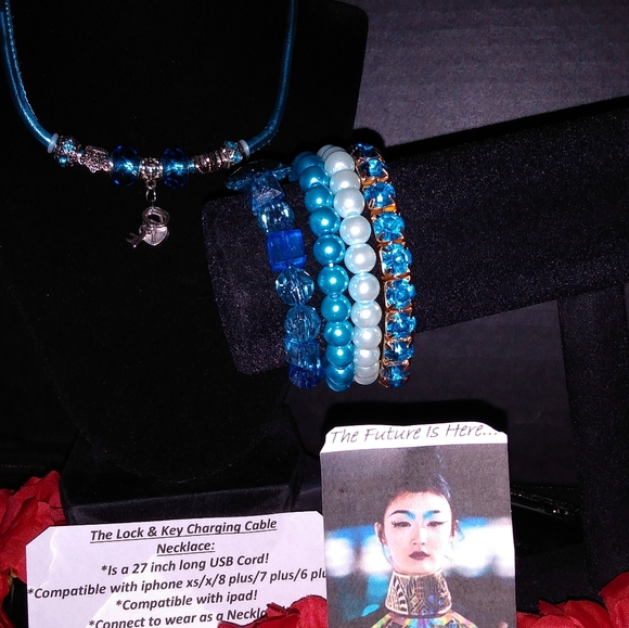 The USB Charger Lock & Key Necklace! - Picture 1 of 3